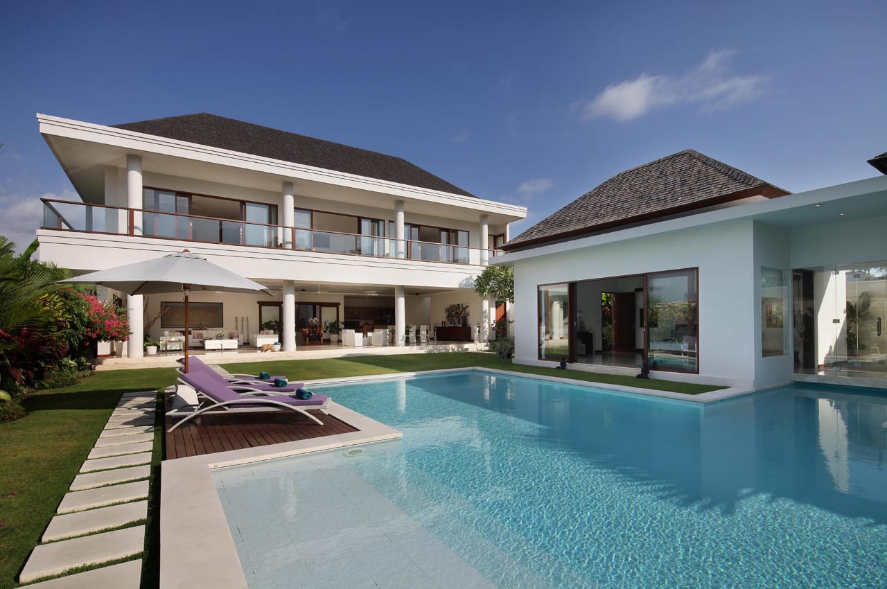VILLA LUXURY WHITE CANGGU