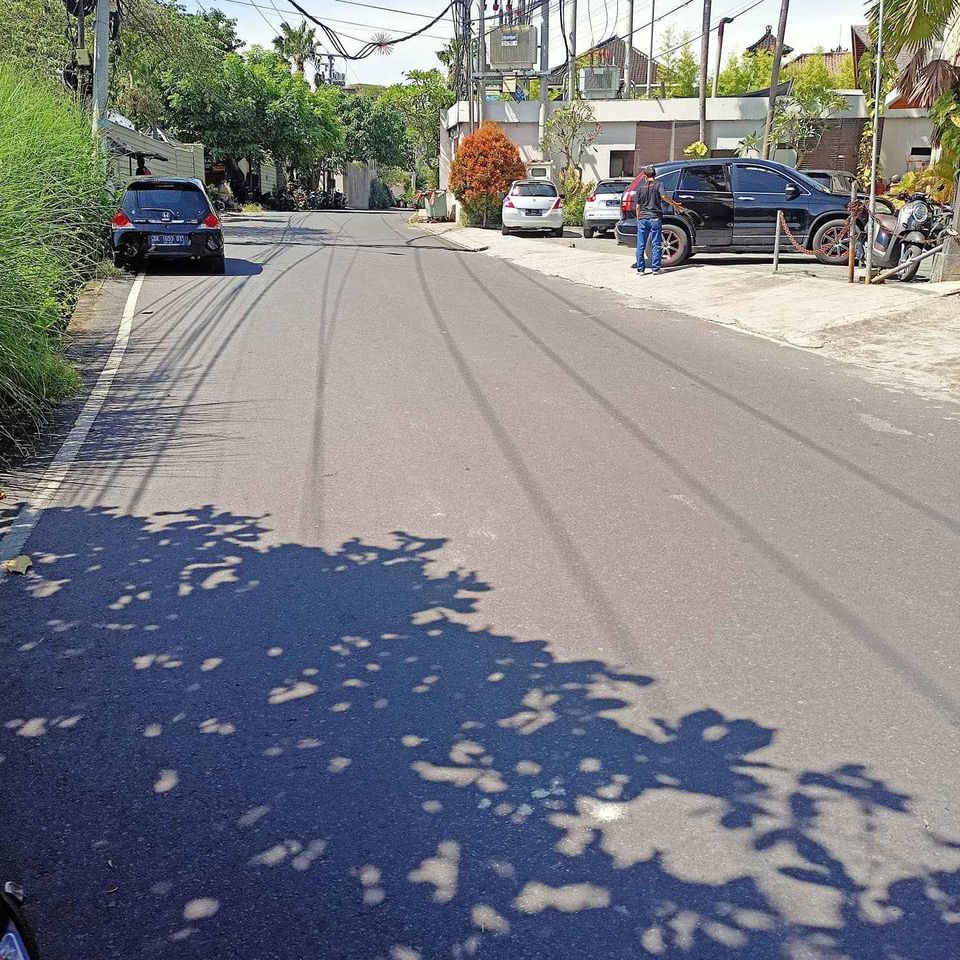 LEASE HOLD LAND PETITENGET