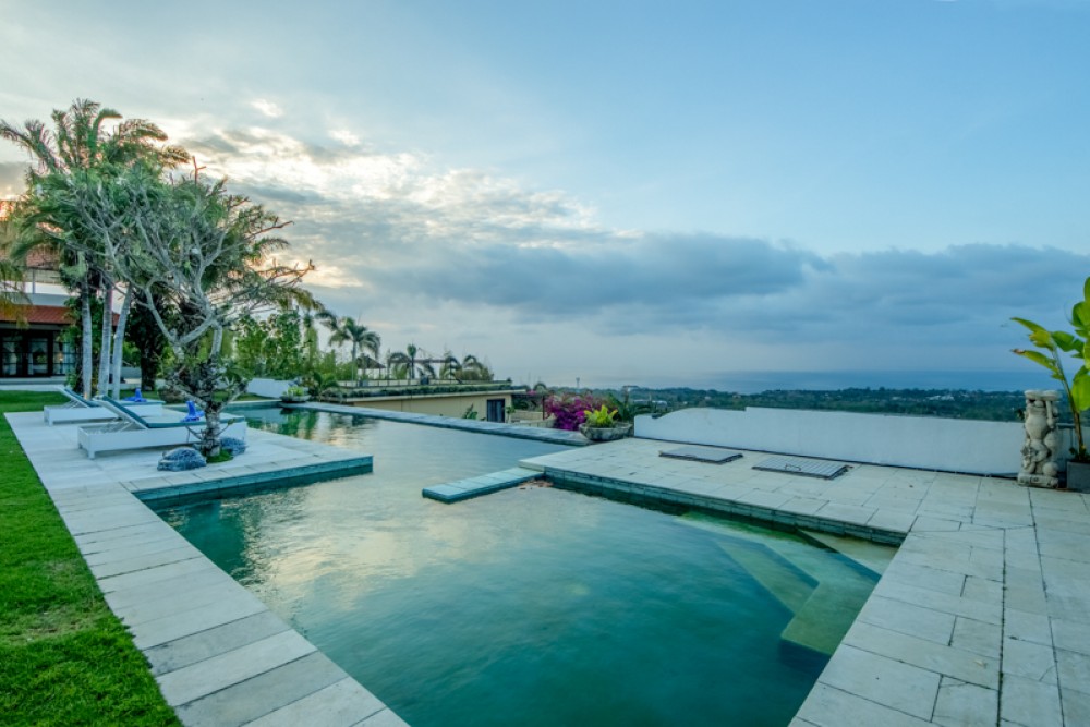 VILLA ULUWATU WITH AMAZING VIEW