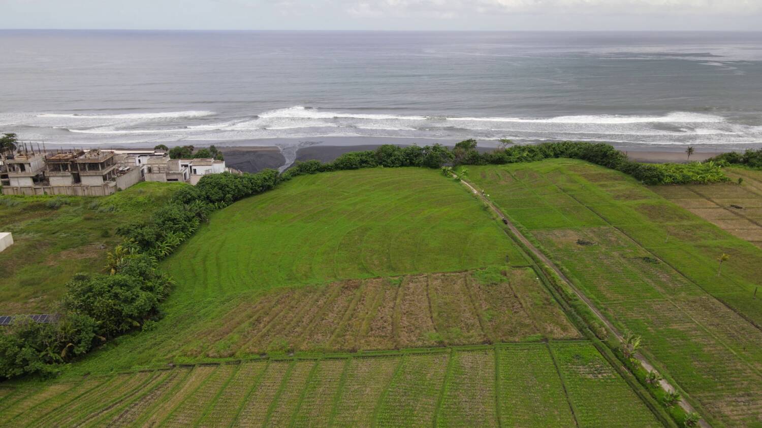 Set directly on the untouched coastline of Pasut Beach, this exceptional beachfront parcel offers a rare opportunity to secure a large piece of Bali’s rapidly emerging west coast. Available on a long-term lease, this property combines absolute privacy, natural beauty, and significant development potential.
